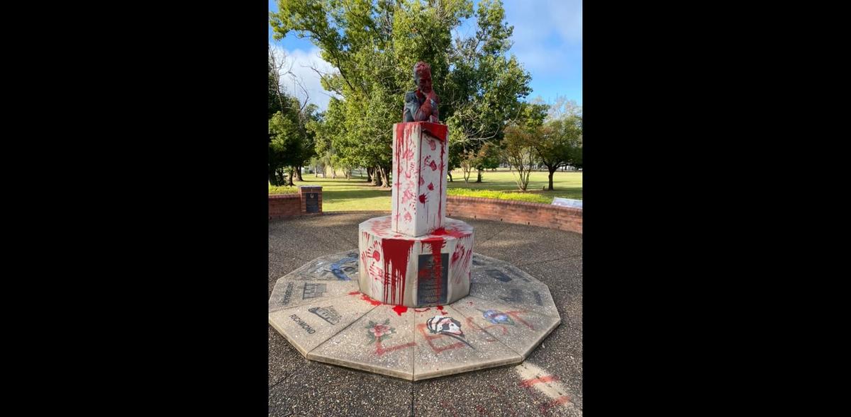 Defacing of Historical Statue During Australia’s Remembrance Day ‘Very Disappointing,’ Says Mayor