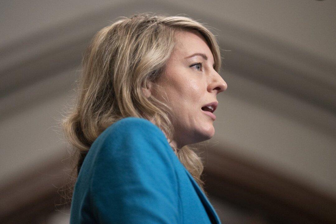 More Canadians Ask for Help to Get out of Sudan: Joly