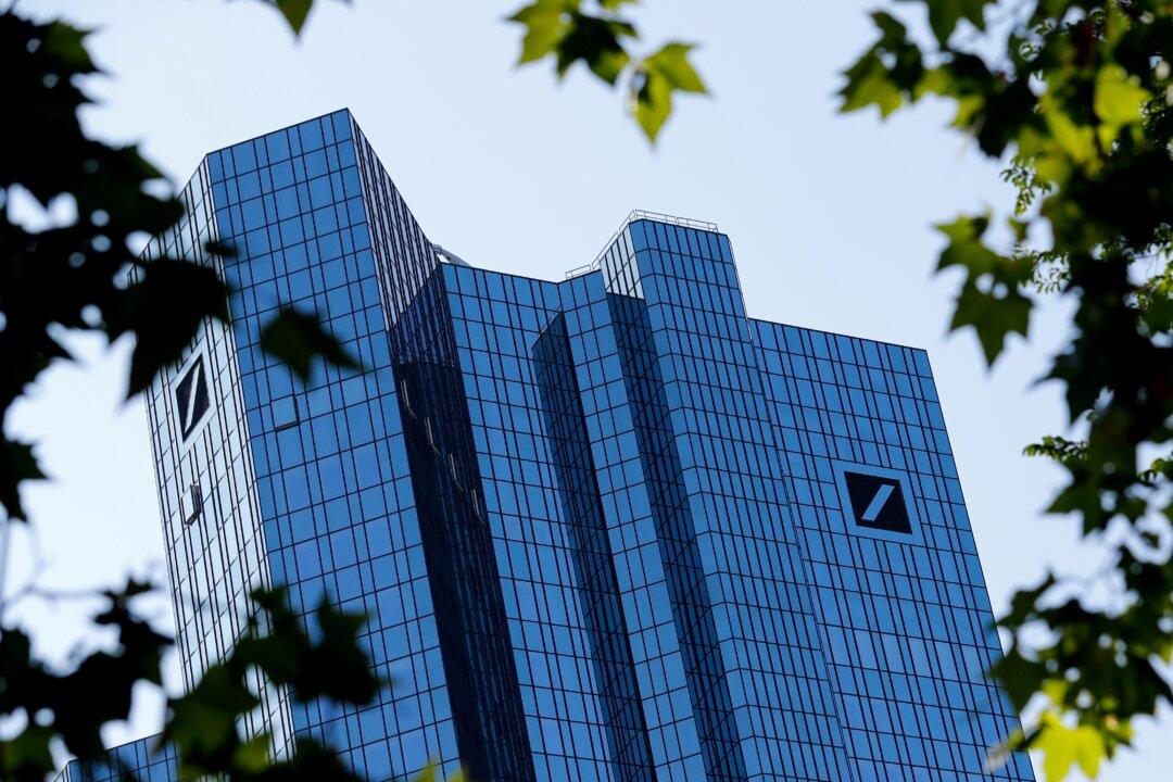 Deutsche Bank to Cut 800 Jobs After Strong 1st Quarter