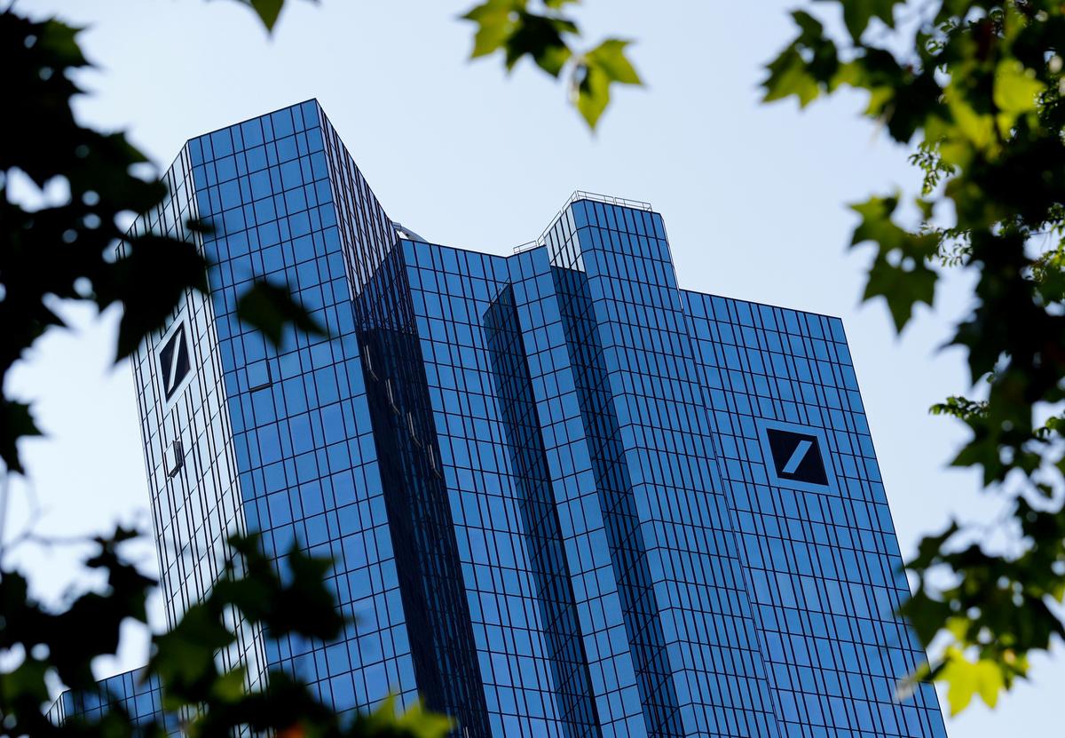 Deutsche Bank to Cut 800 Jobs After Strong 1st Quarter