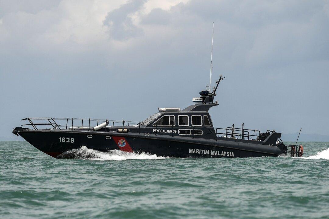 Malaysia Detains Chinese Ship Suspected of Plundering British Warship Wrecks