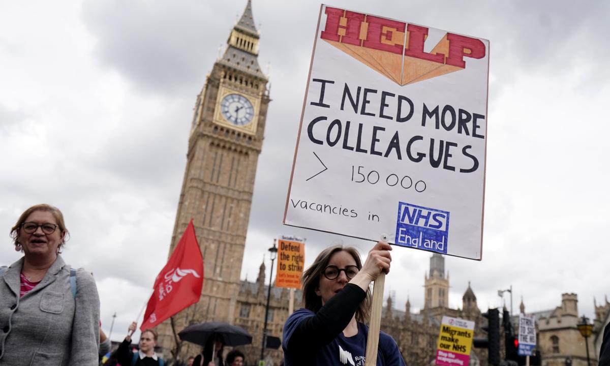 Nurses Call for Law to Regulate Staffing Levels