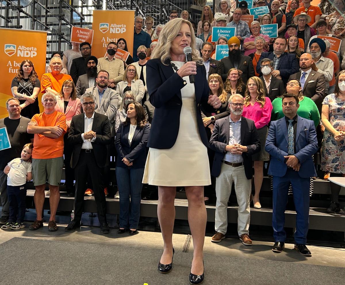 Alberta NDP Leader Rachel Notley Promises to Recruit Doctors, Fund Vaccination If Elected