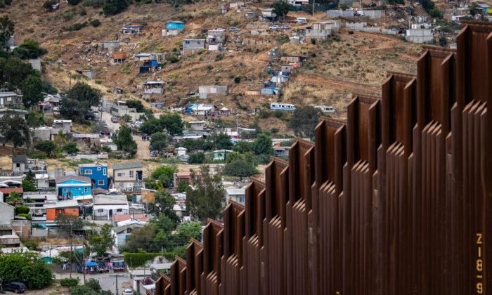Exodus of Border Officials Continues as 4 More Quietly Resign
