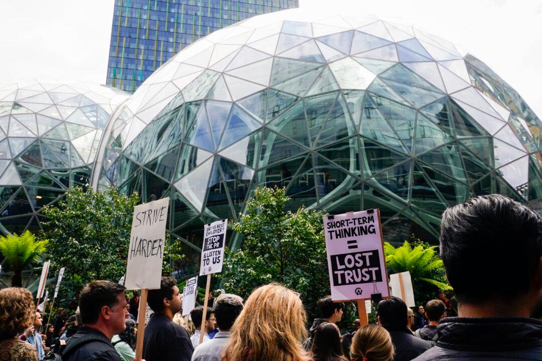 Some Amazon Employees Walk Out in Seattle to Protest Climate, Office Policies