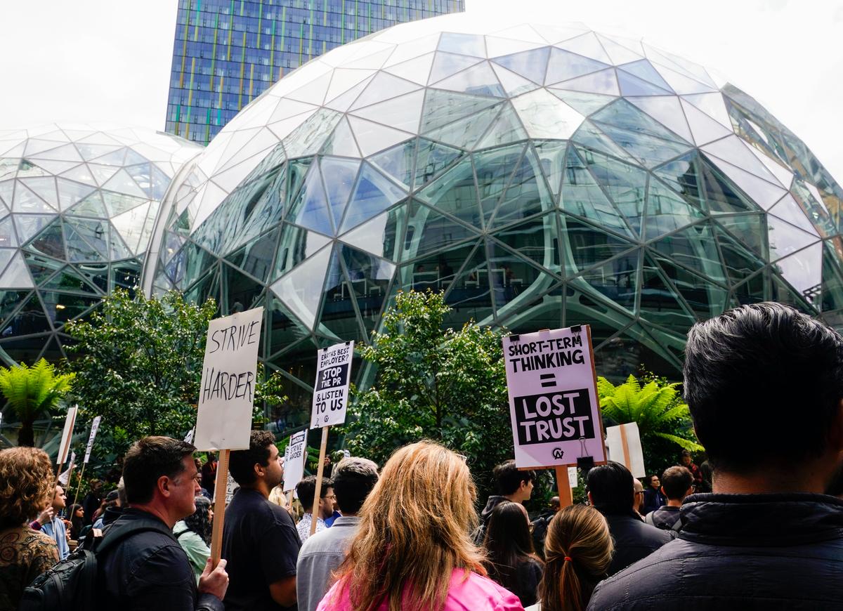 Some Amazon Employees Walk Out in Seattle to Protest Climate, Office Policies
