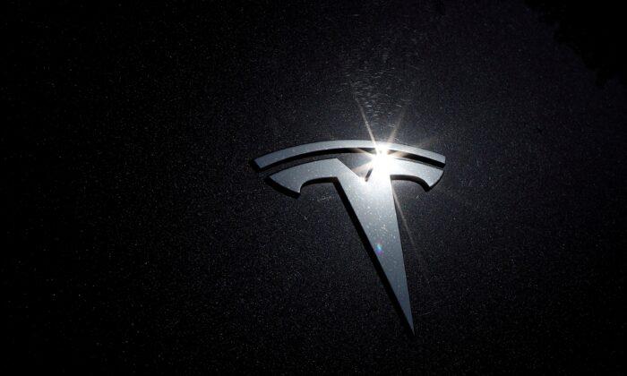 Tesla on Autopilot Crashes Into Stopped Truck in Pennsylvania: Police