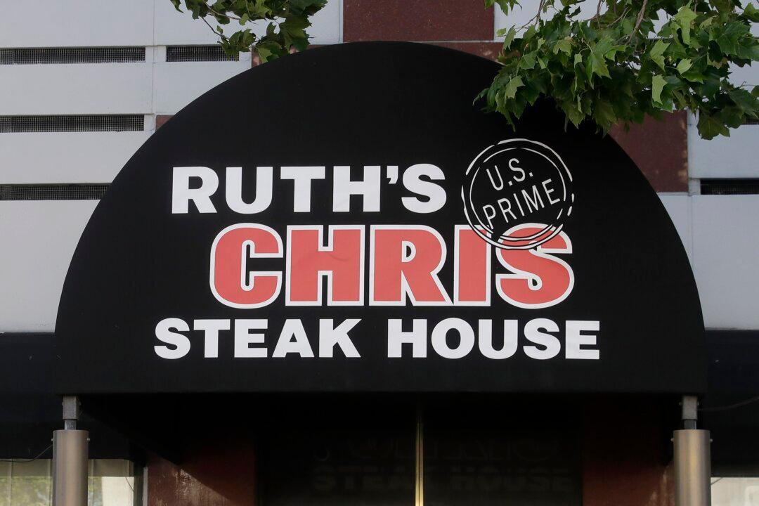 Darden Buys Ruth’s Chris Steak House for About $715 Million