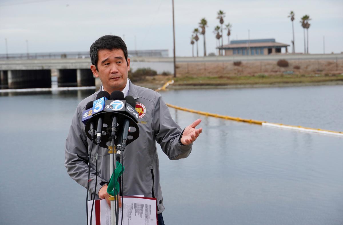 California Bill Would Bar Elected Officials From Voting on Contracts to Benefit Relatives