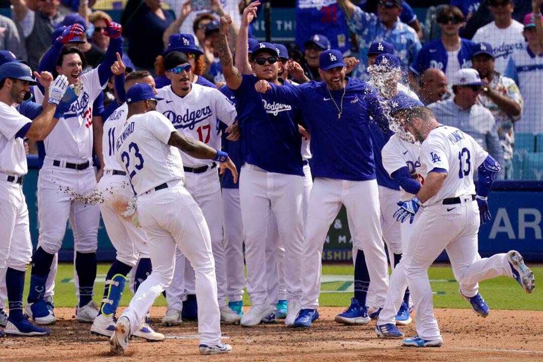 Muncy’s Walk-Off Slam Gives Dodgers 10–6 Win Over Phillies