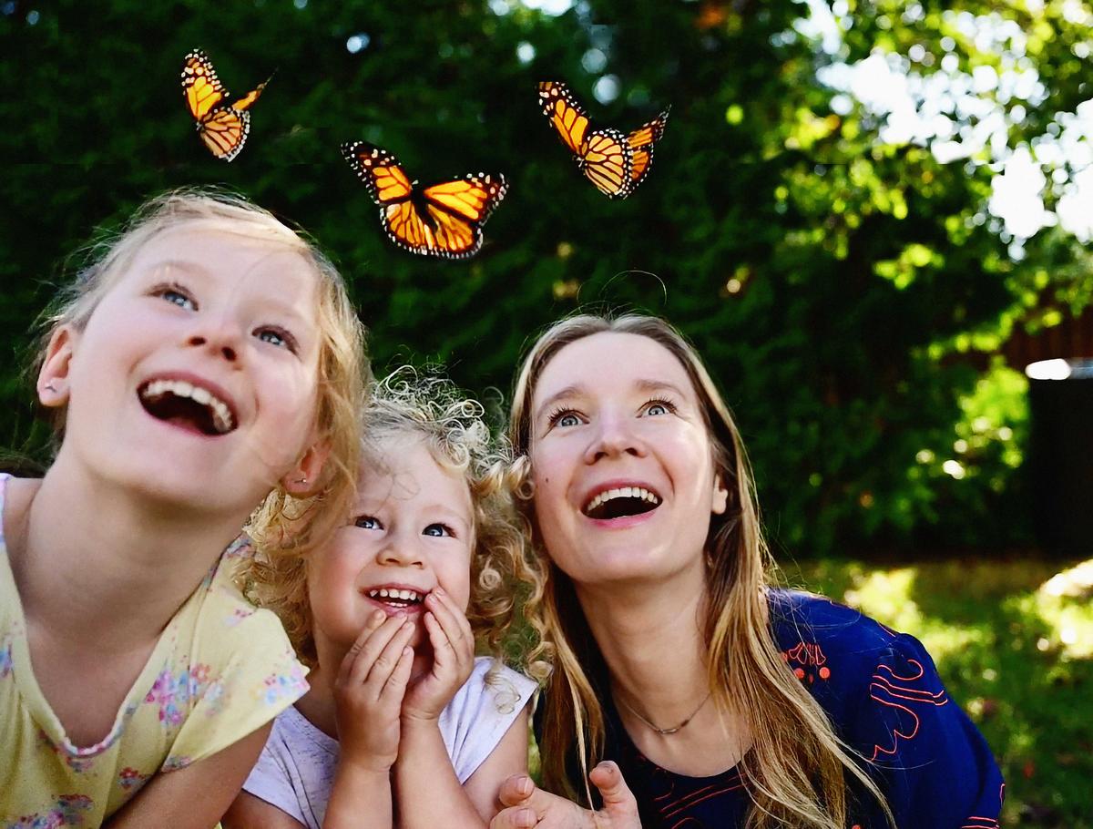 Butterfly Mama: Fashion Photographer Raises Over 1,000 Monarch Butterflies, With Young Daughters’ Help
