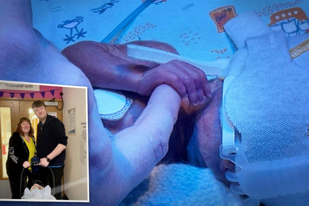 Baby Born 12 Weeks Early Fits Entirely in Dad’s Hands, Returns Home After 4 Months in NICU
