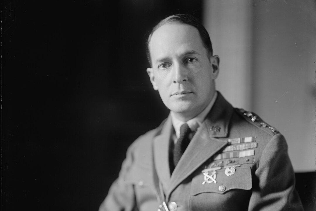 Pinky MacArthur: Behind the Great General, Stood a Great Woman