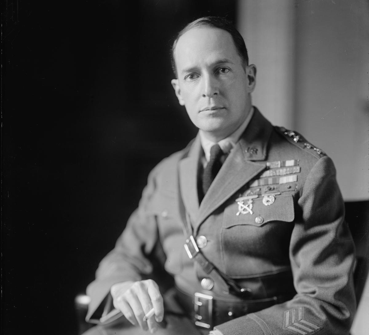 Pinky MacArthur: Behind the Great General, Stood a Great Woman