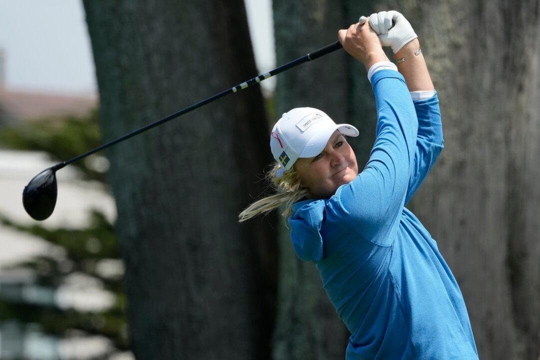 Sweden, Australia, Thailand Advance at International Crown