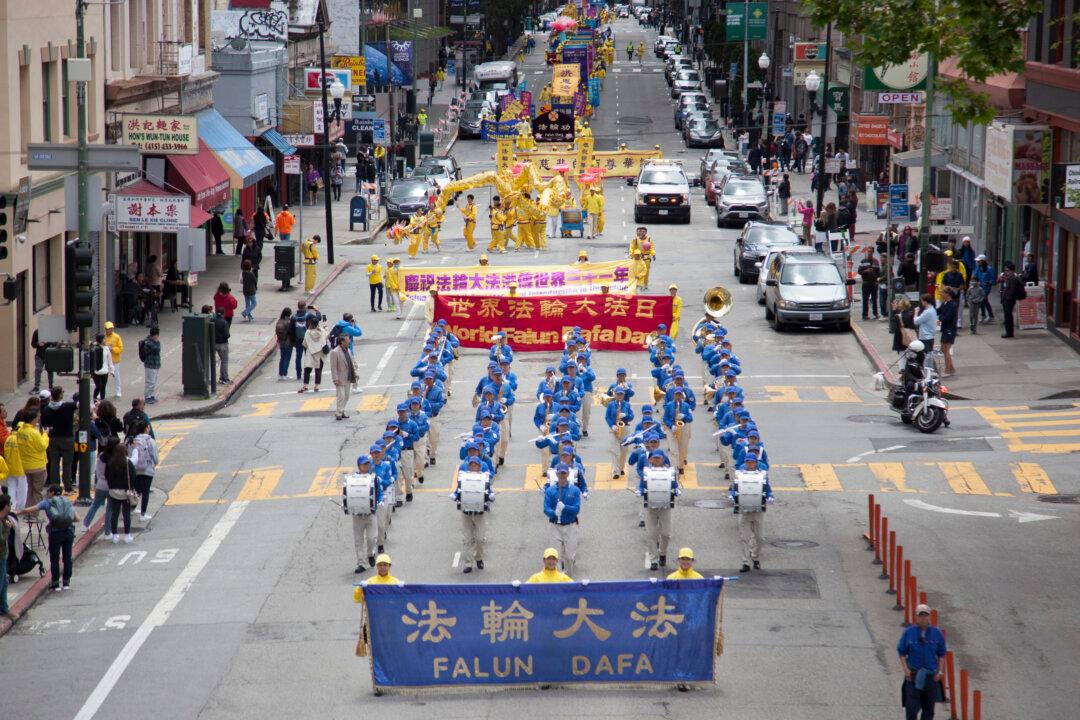 Falun Dafa Practitioners Hold Parade in San Francisco to Celebrate World Falun Dafa Day