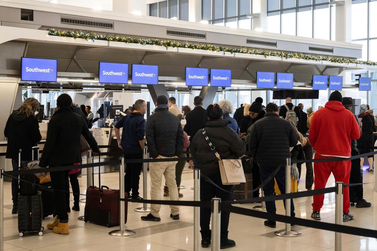 Airlines Would Be Forced to Pay Passengers for Delays, Cancellations Under Proposed New Rule