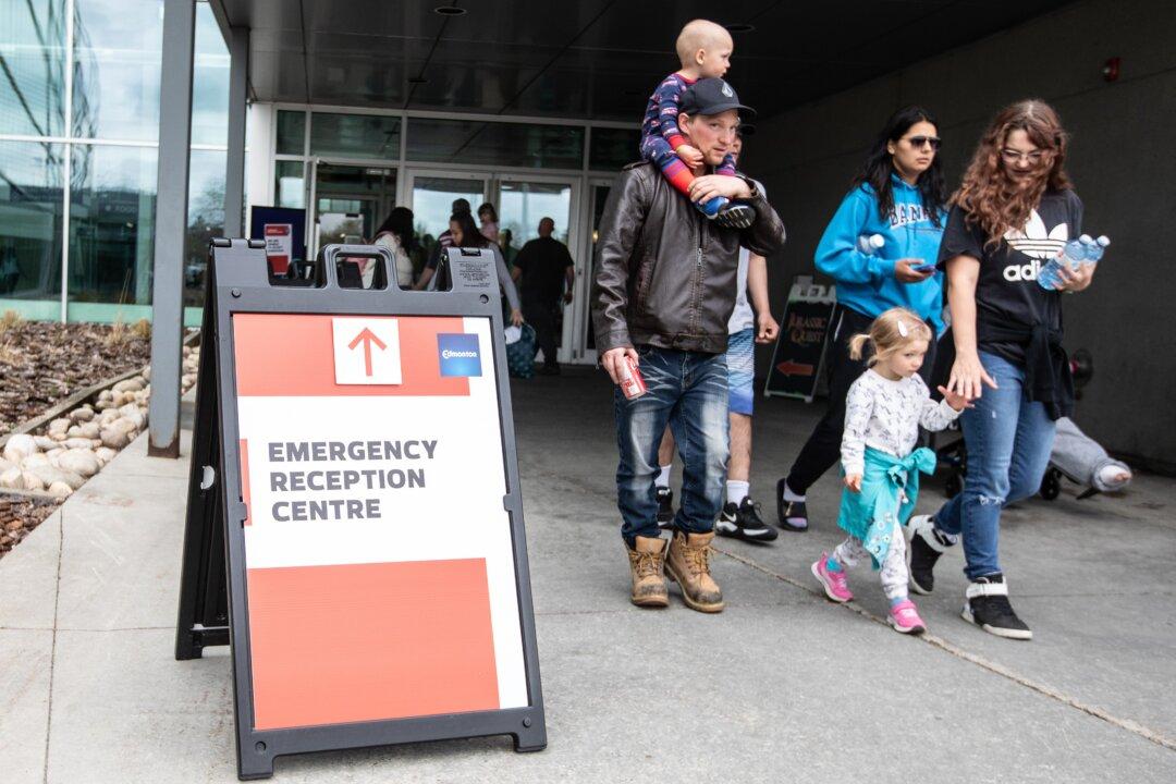 Alberta Requests Military Aid From Ottawa to Deal With Wildfires