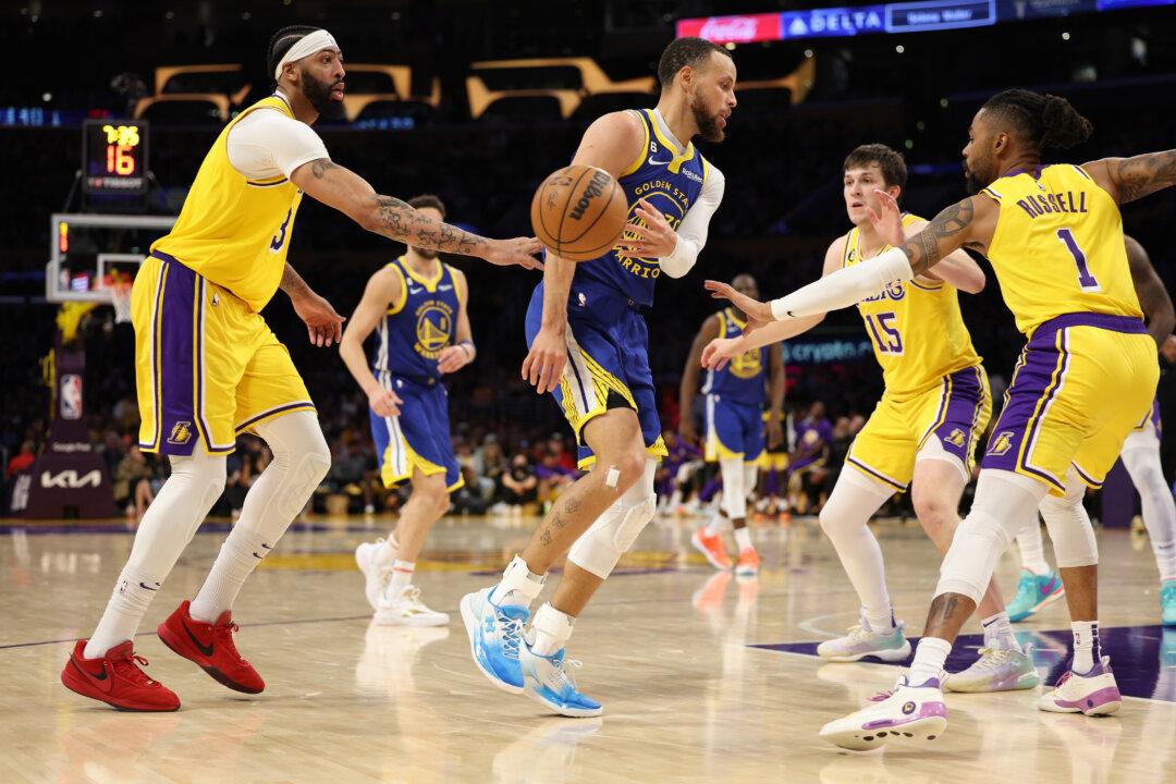 Lakers Rally Past Warriors 104–101, Take 3–1 Series Lead