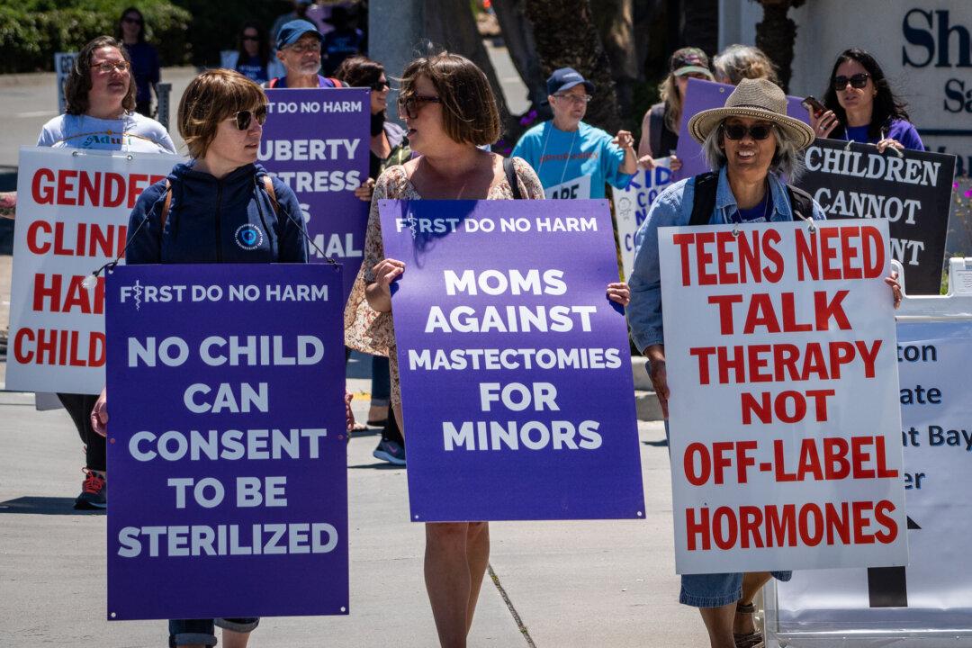 Protesters Confront Doctors for Using Puberty Blockers, Cross-Sex Hormones on Minors