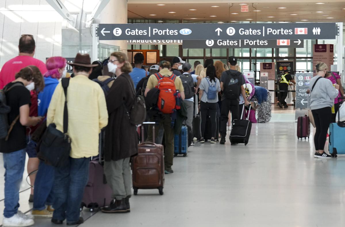 Canadian Air Passengers to Pay Additional $264 Million in Security Fees Next Year: PBO