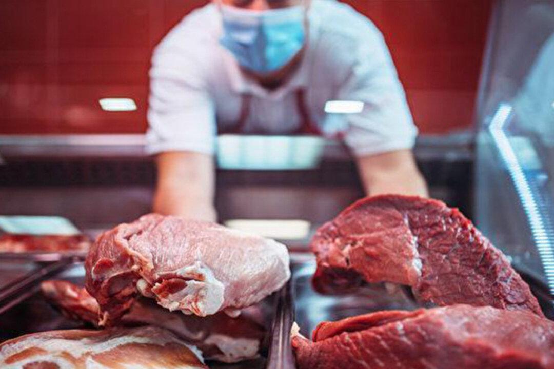 Study Reveals ‘Super Bacteria’ in 40 Percent of Supermarket Meat, Doctor Recommends This Tip