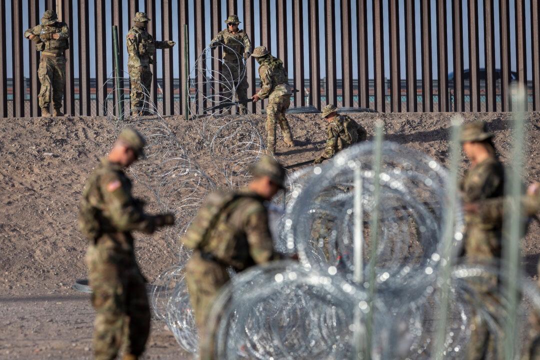 Pentagon Extends Troop Deployment at US-Mexico Border Through September
