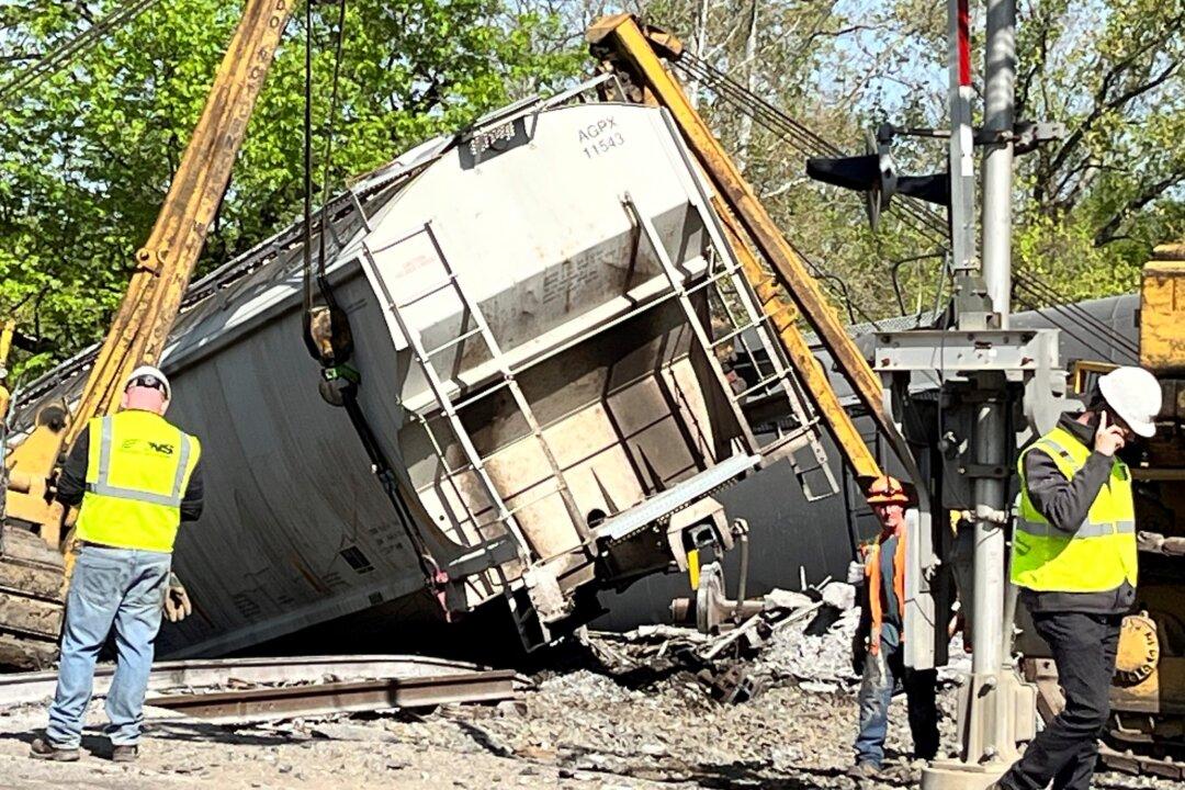 9 Railcars From Norfolk Southern Train Derail in Pennsylvania, No Hazardous Chemicals on Board