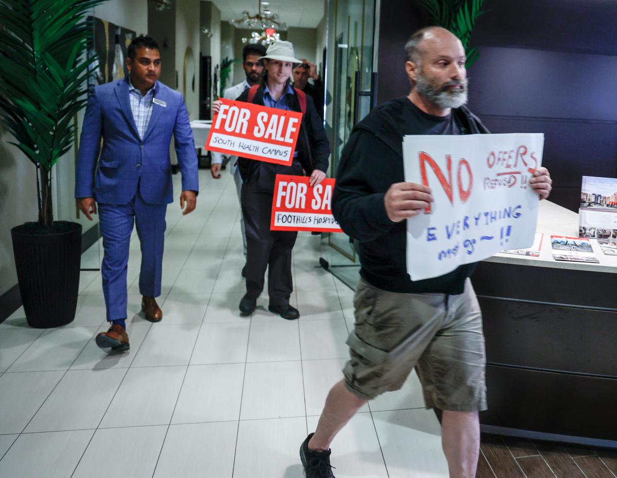Danielle Smith’s News Conference Disrupted by Activists