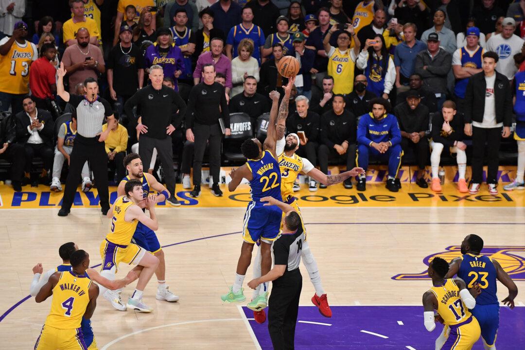 Lakers, Now Home, Will Try Again to Close out Warriors