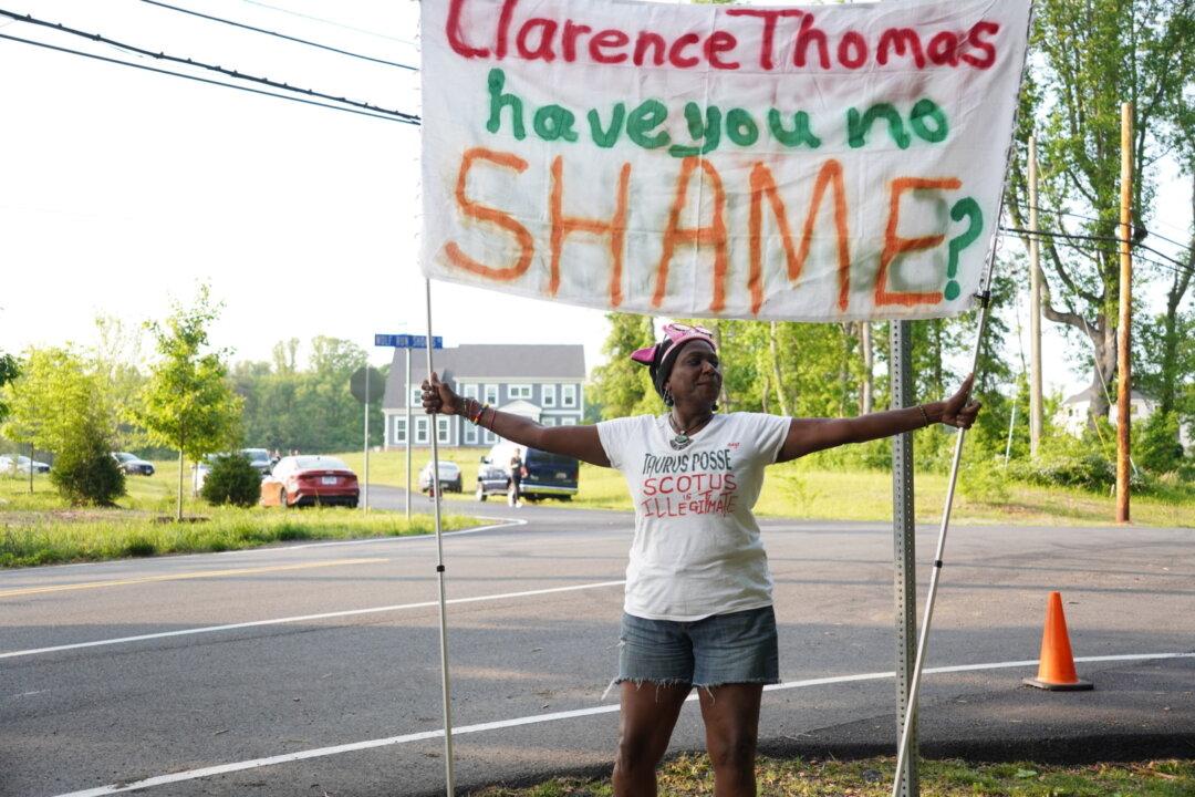 Activists Protest Near Home of SCOTUS Justice Clarence Thomas Amid Democrat Ethics Probe