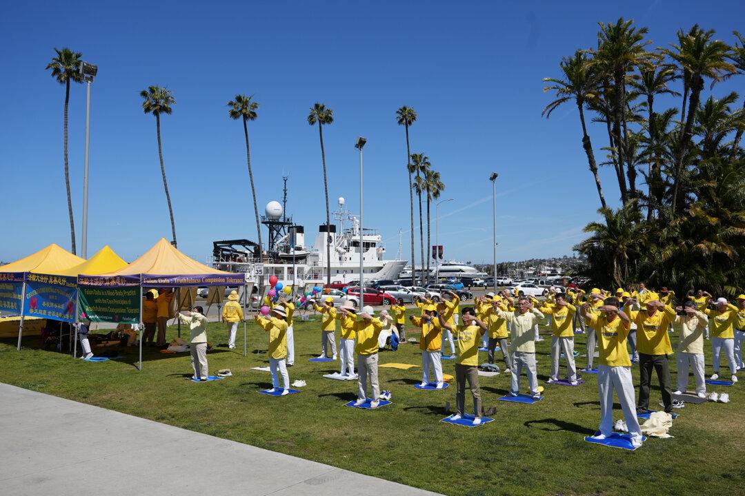 World Falun Dafa Day Celebrated in San Diego
