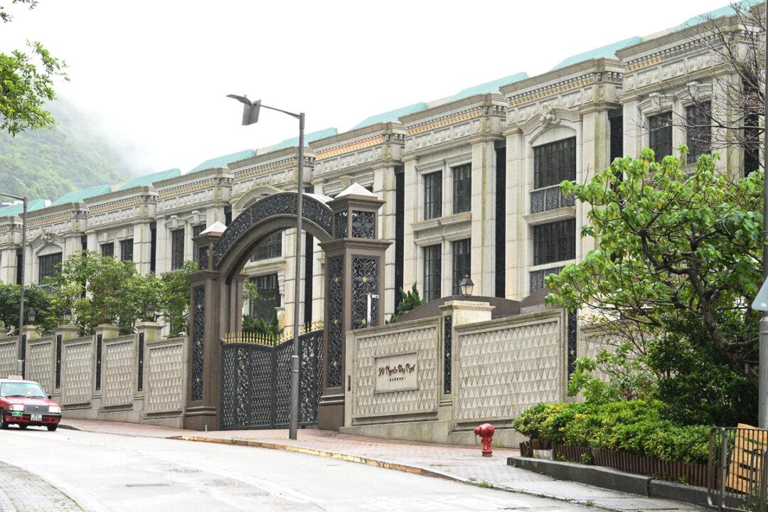 China Gang Boss Buys Hong Kong Mansion for HK$450 Million, Gets Arrested in China