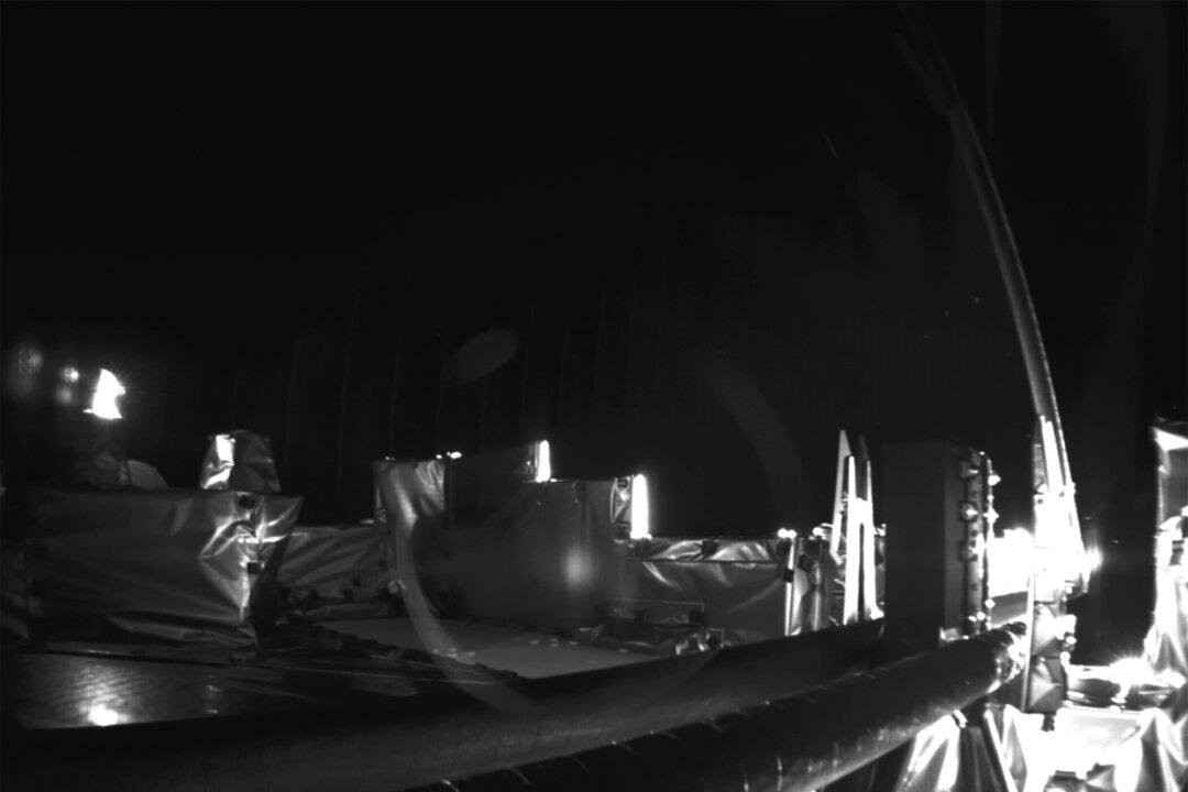 Stuck Antenna Freed on Jupiter-Bound Spacecraft