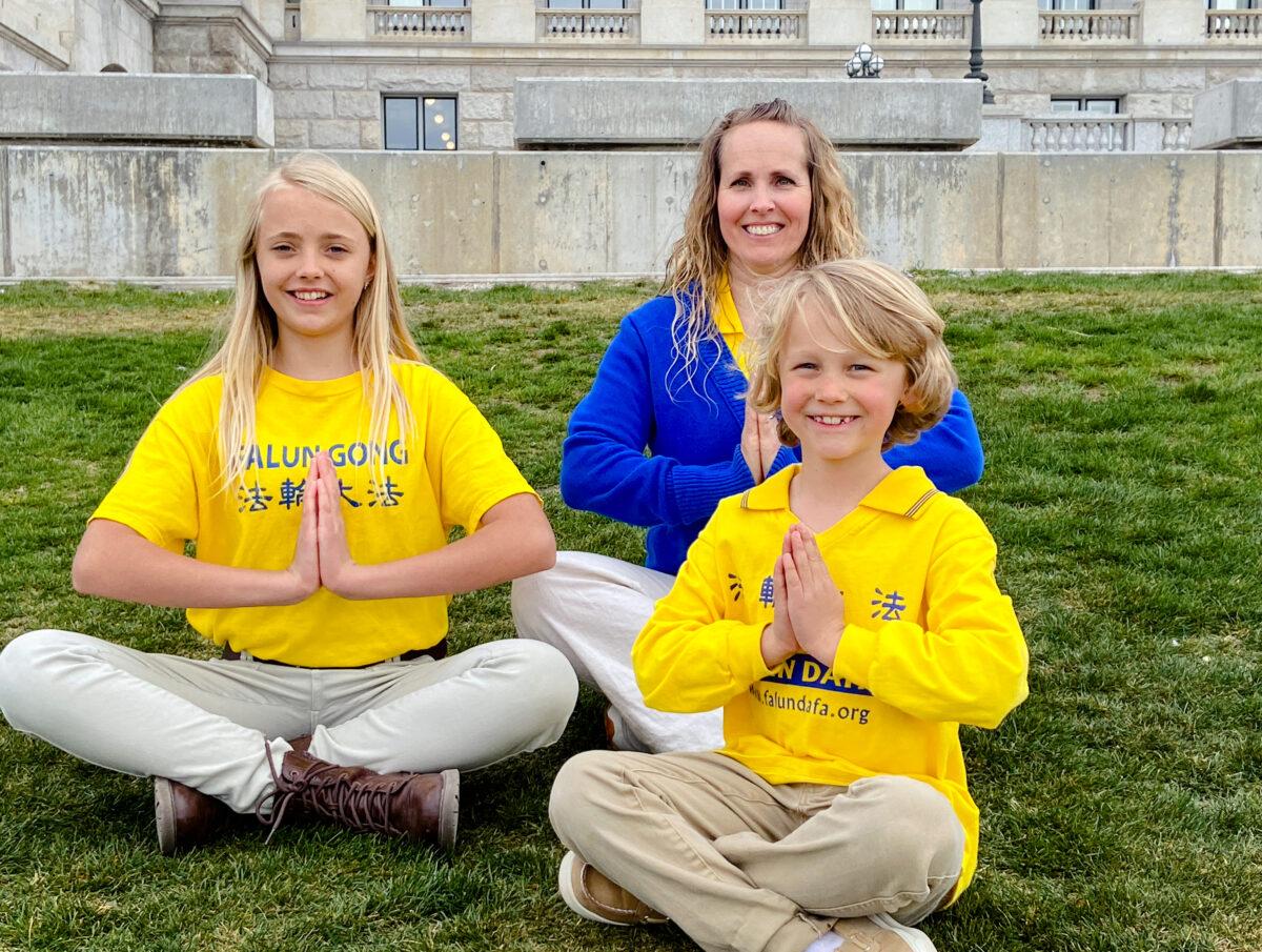 Jami Smith with her children at an event celebrating the World Falun Dafa Day in front of the Utah state Capitol in Salt Lake City on May 6, 2023. (Xiao Yuqing/The Epoch Times)