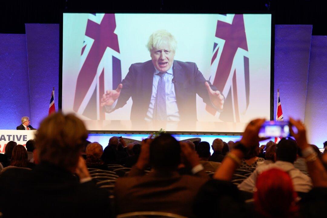 Sunak Faces Tory Criticism as Johnson-Loyalist Group Holds First Formal Meeting