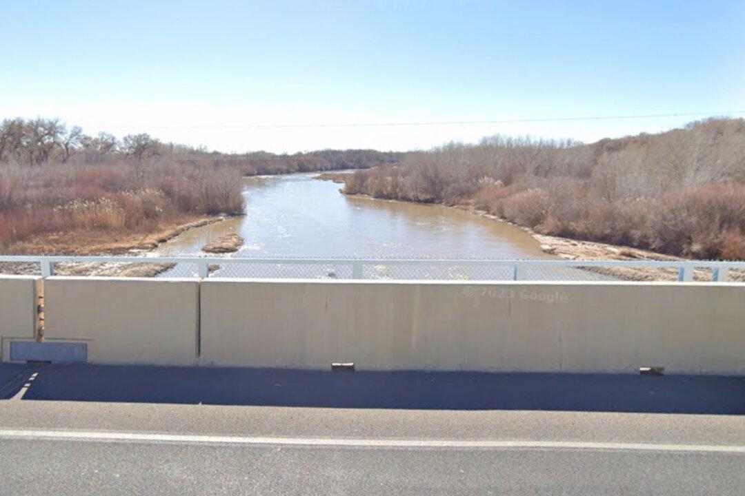 Authorities Assess Damage After Sidewalk Sinkhole on New Mexico Bridge; 2 Pedestrians Rescued