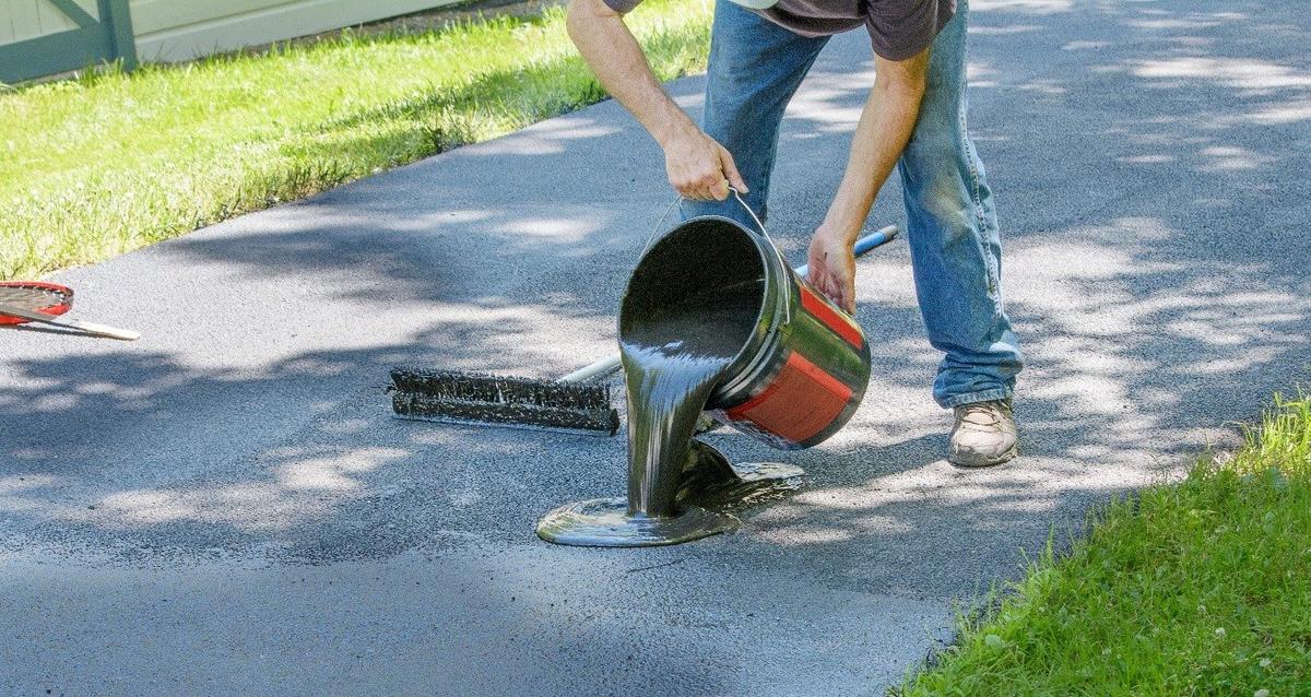 Seal an Asphalt Driveway