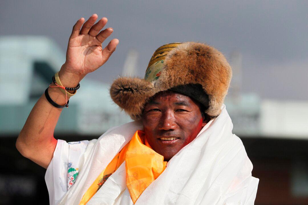 Nepal’s Sherpa Guide Regains Title for Most Climbs of Mount Everest After 27th Trip