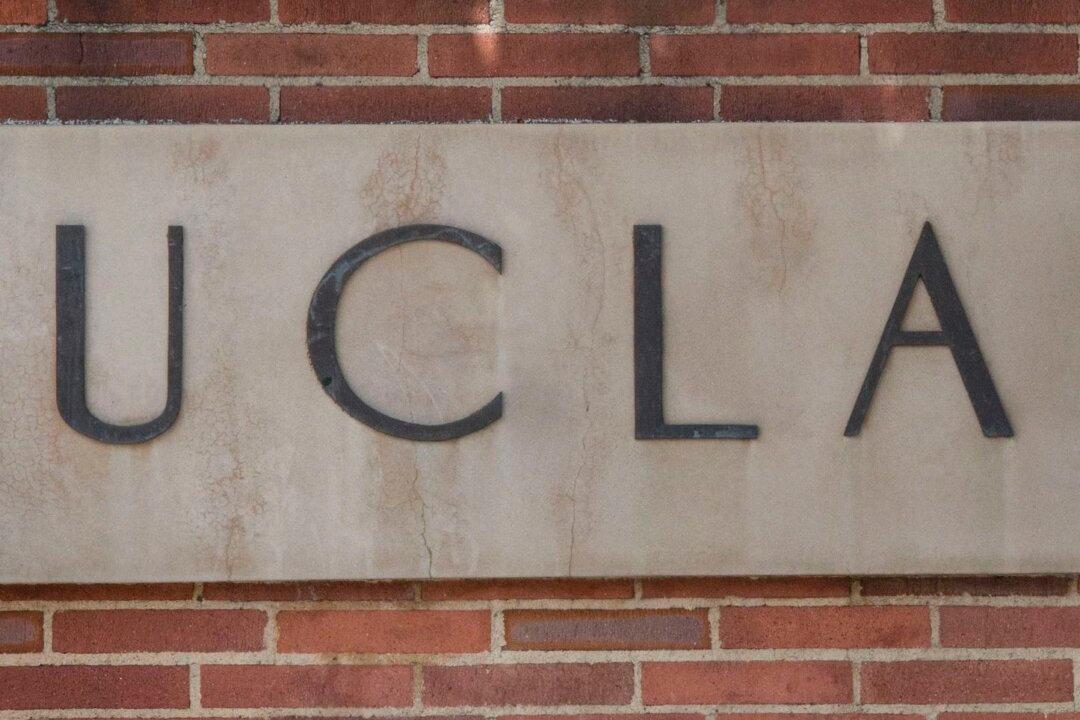 Chris Roberts, Ex-radio Voice of UCLA Football and Basketball, Dies at 74