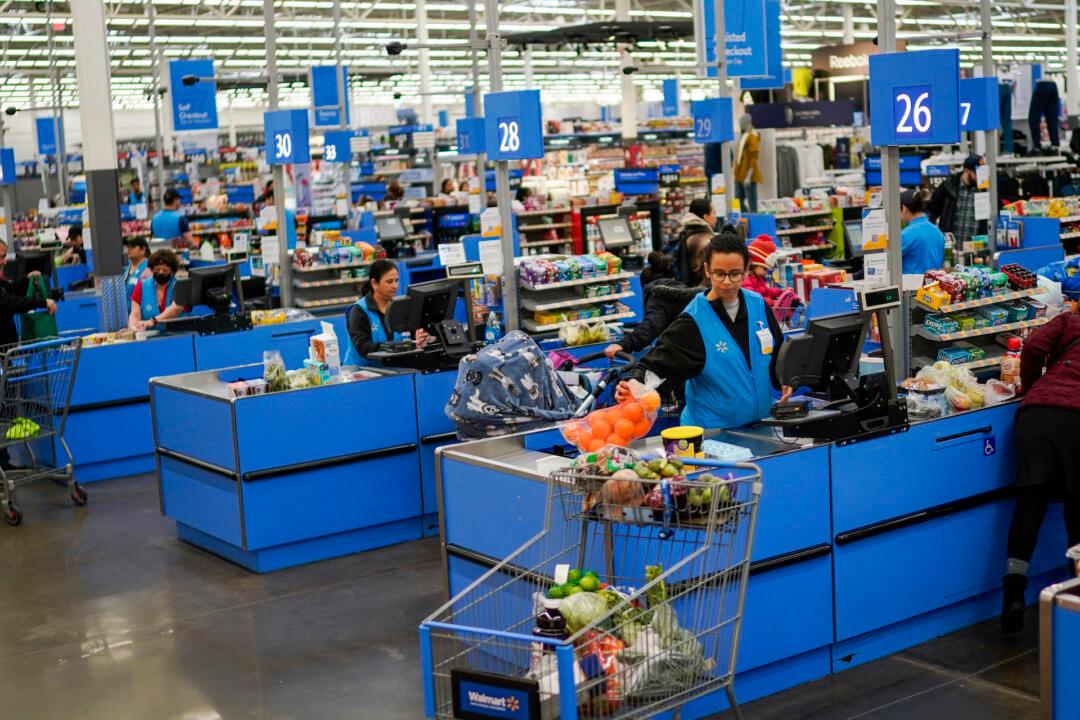 ANALYSIS: US Firms Start Cutting Pay, Laying Off Staff as Labor Market Cools