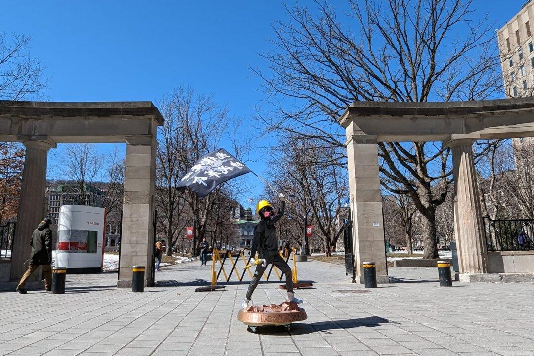 ‘Journey of Hope’: Couple Takes Lady Liberty Statue of Hong Kong on Cross-Canada Honeymoon Trip