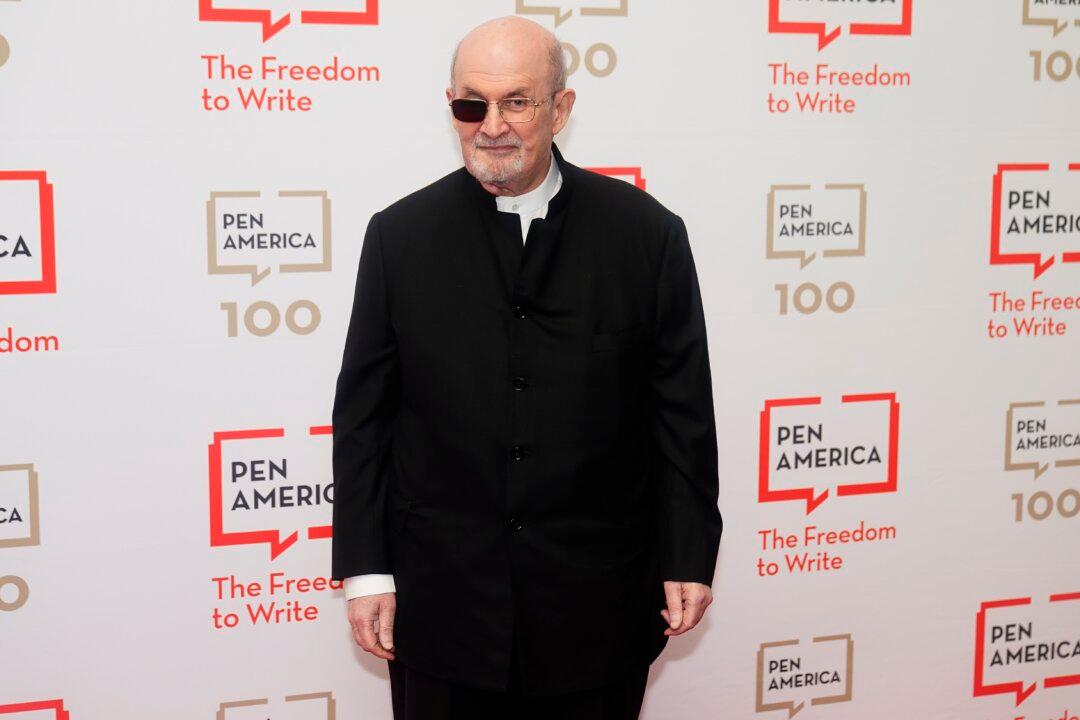 Salman Rushdie Honored at PEN America Gala, First In-person Appearance Since Stabbing