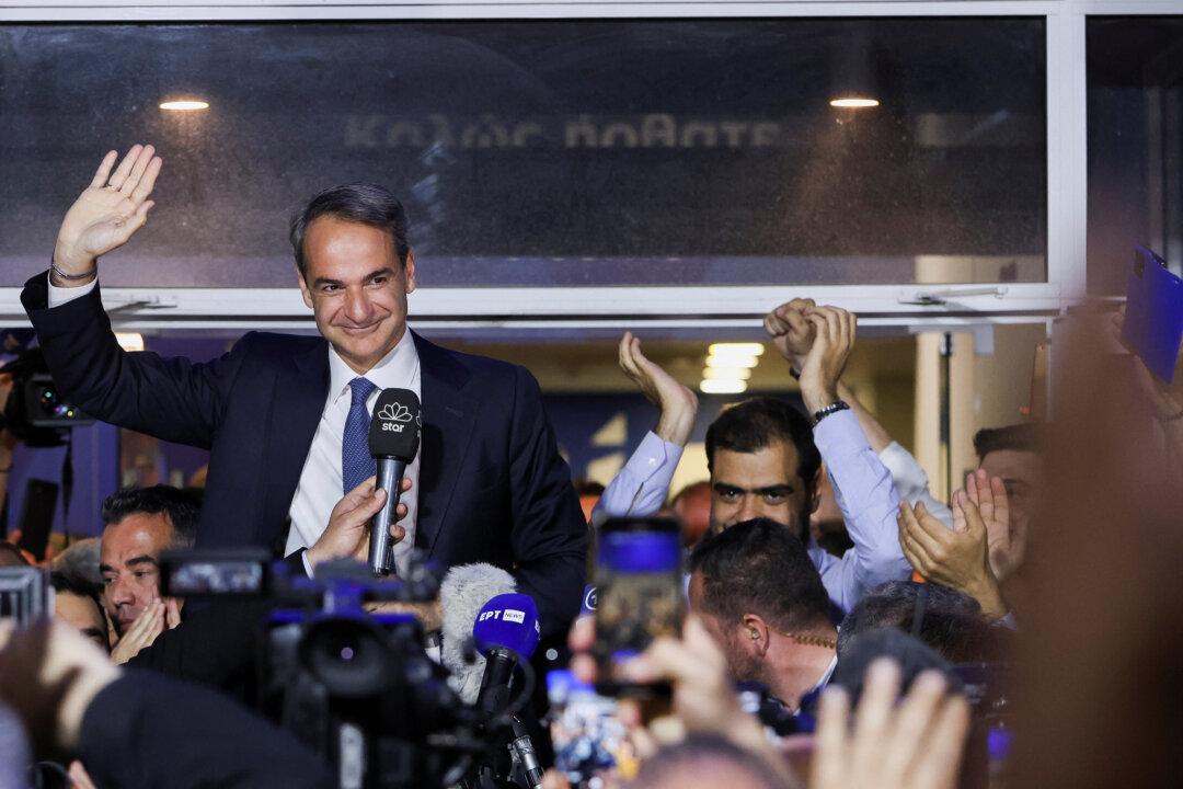 Greece’s Ruling Conservatives Win Vote But Fall Short of Majority