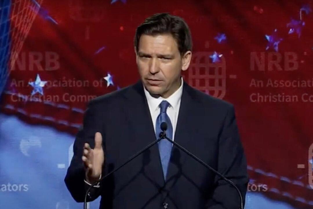DeSantis Says He’d Remove FBI Director Chris Wray If Elected President