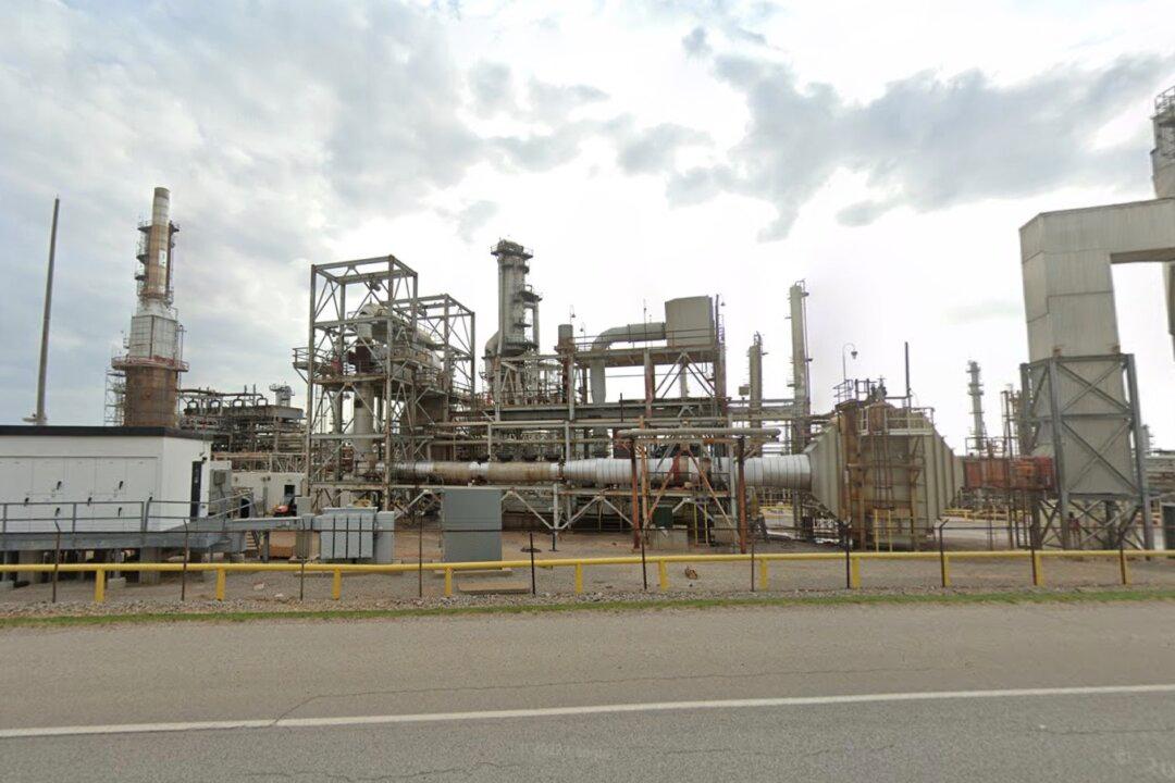 2 Employees Injured in Fire at Refinery in Southern Oklahoma