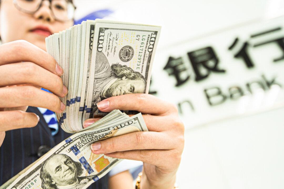IN-DEPTH: Dangerous Global Shift From Dollar Driven by CCP and US Policy, Experts Say