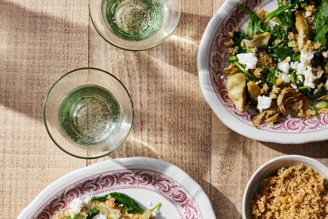 Spinach-Artichoke Salad Has the Most Ingenious Crispy Topping