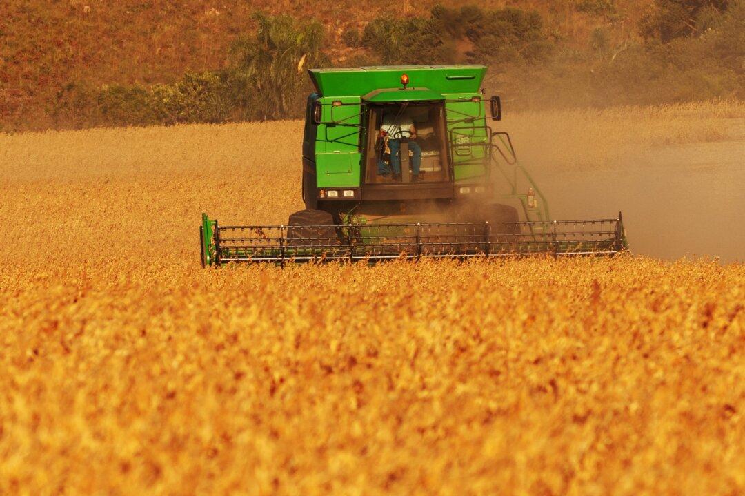 Ohio Farmer Behind Viral ‘It’s Honest Work’ Meme Dies in Illinois Crash