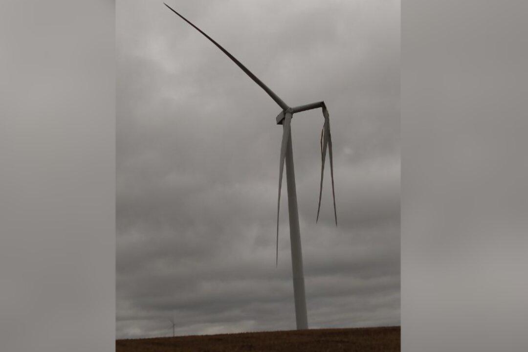 IN-DEPTH: ‘No Remediation’: A Broken Turbine in Kansas Shows how Wind Companies Evade Responsibility